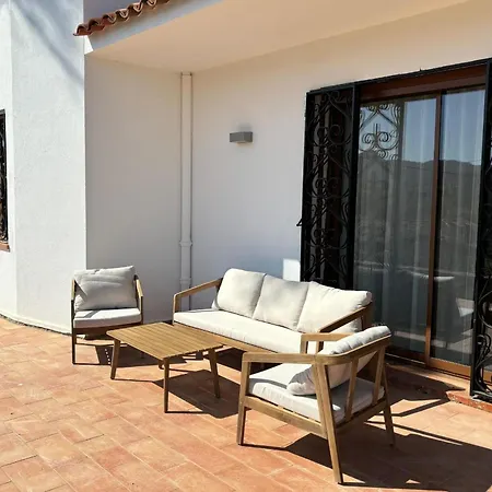 Family House With Pool And Sea View Сasa de vacaciones