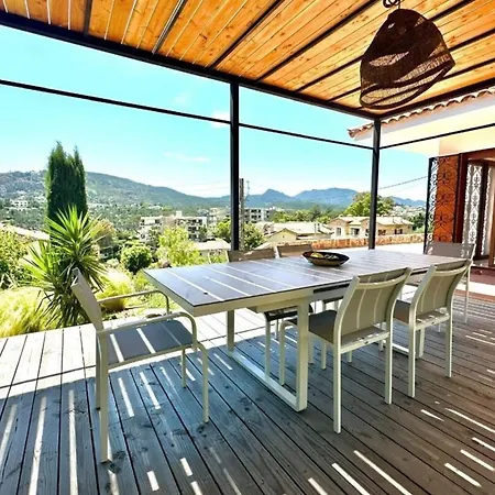 Family House With Pool And Sea View Сasa de vacaciones
