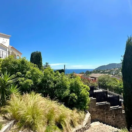 Family House With Pool And Sea View